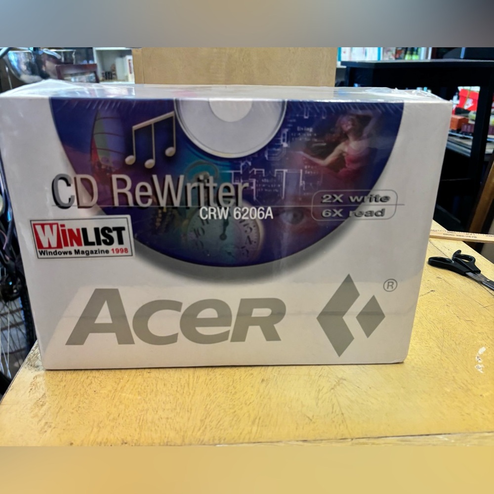 New in box Acer CD ReWriter CRW 6206A in White and Gray